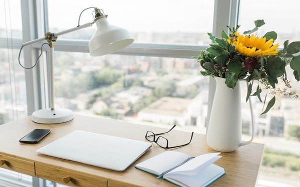 Những điều cần lưu ý để kê bàn làm việc hợp phong thủy